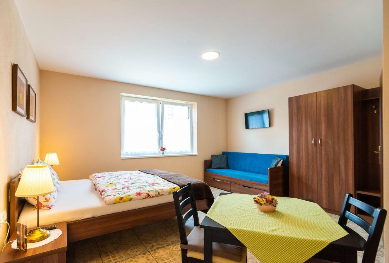 Villa Ephelia Dunajska Streda Luaran gambar