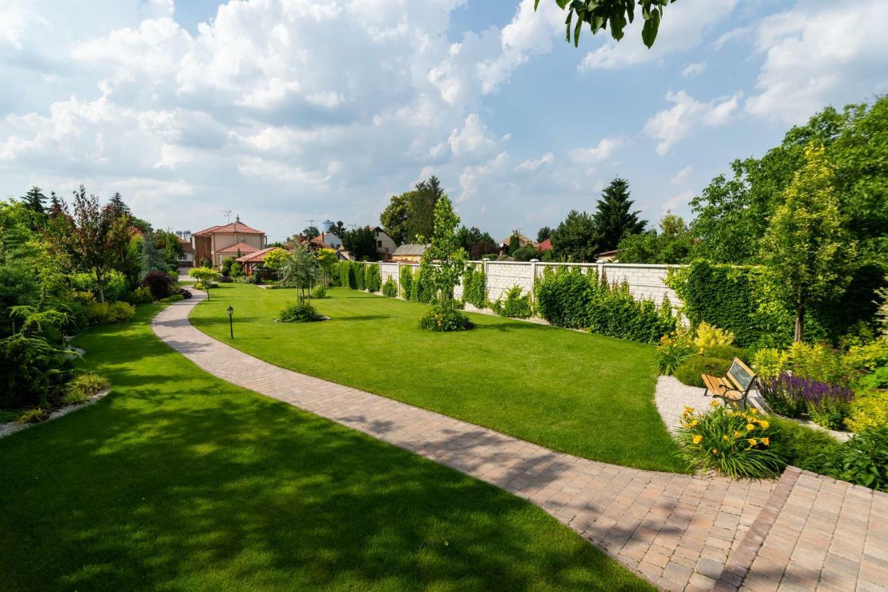 Villa Ephelia Dunajska Streda Luaran gambar