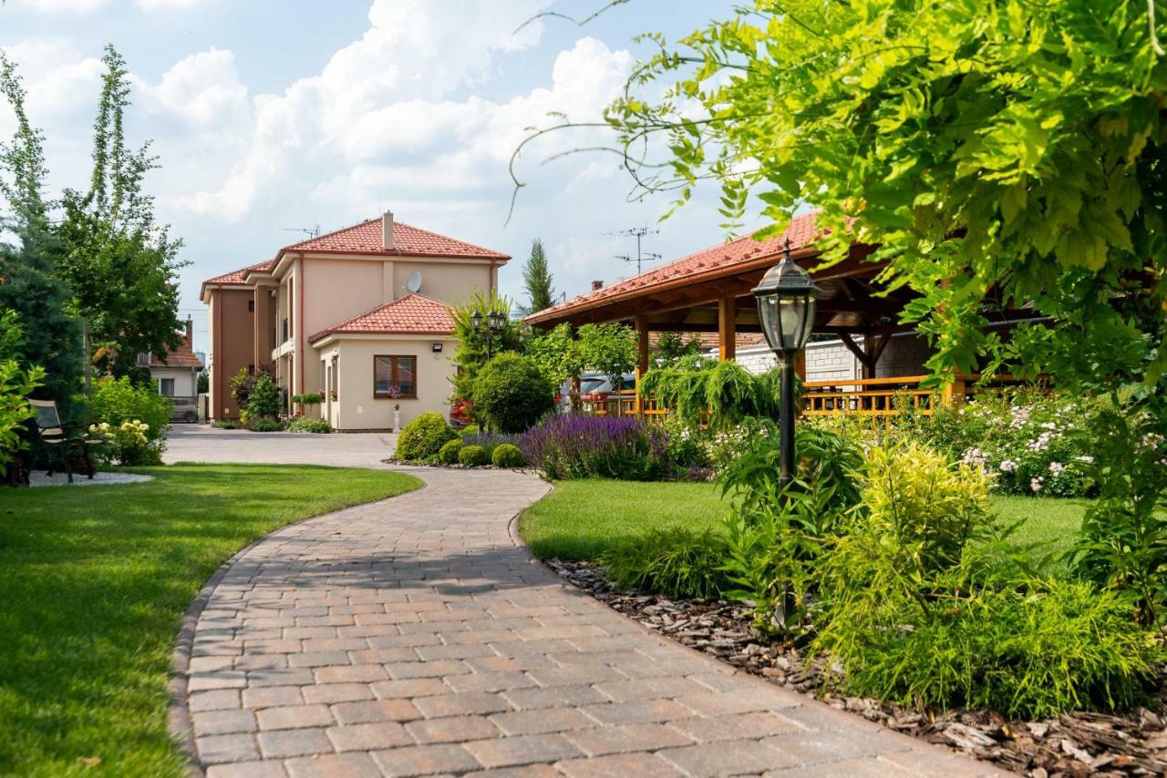 Villa Ephelia Dunajska Streda Luaran gambar