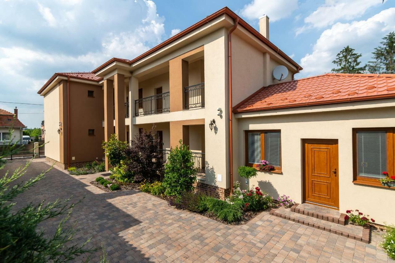Villa Ephelia Dunajska Streda Luaran gambar