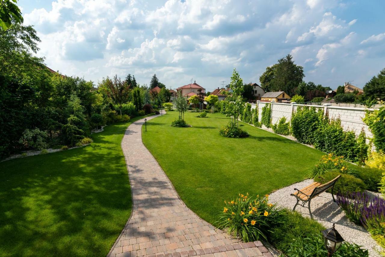 Villa Ephelia Dunajska Streda Luaran gambar